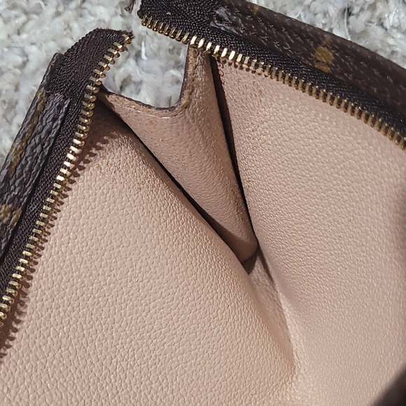 Louis Vuitton Cosmetics Pouch / Pochette - Picture 12 of 16